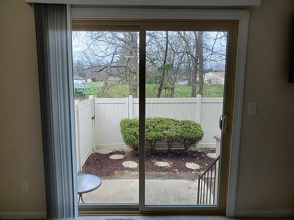 4th image of 428 Wellington Ct