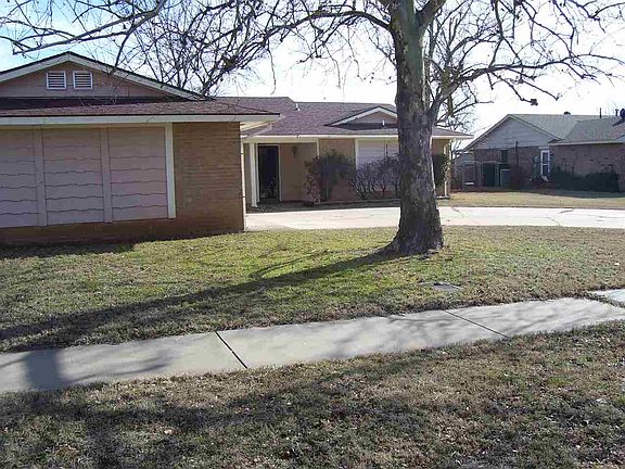 3rd image of 4829 NE Winfield Cir