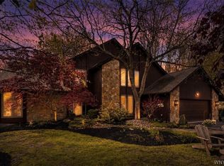 2 Chicory Ln, East Amherst, NY 14051