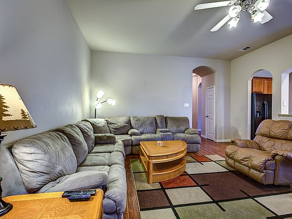 5th image of 301 Welch Dr