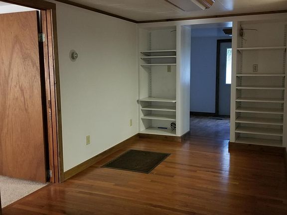 4th image of 20 West Dr