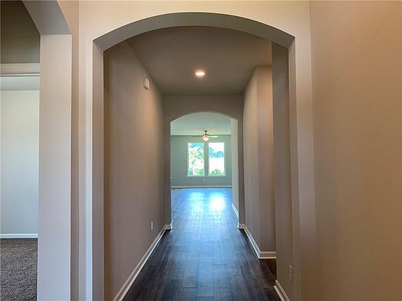 2nd image of 291 Oak Hampton Dr