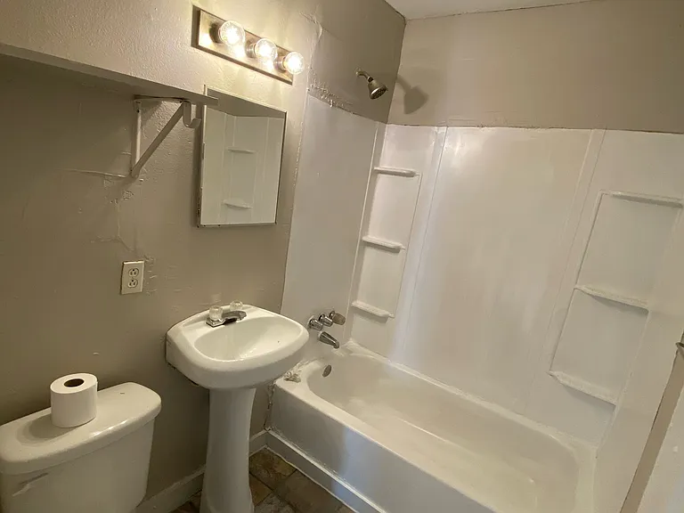 2303 N Louis St — Photo 4