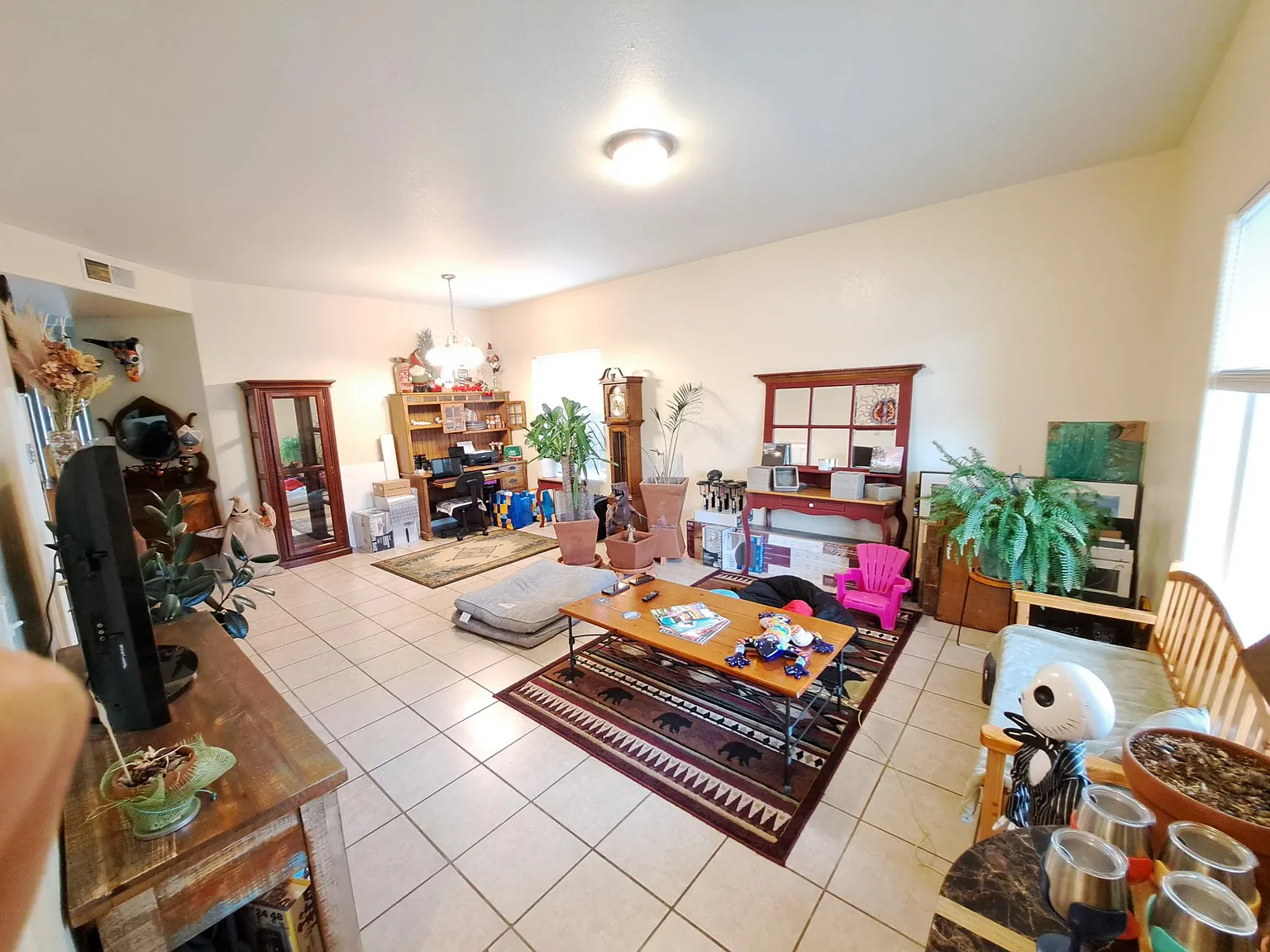4 bed, 2.5 bath, 2323 sqft, $2,100 — Photo 2