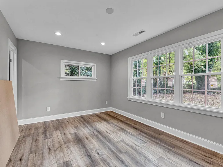 2451 Boone Ave — Photo 6