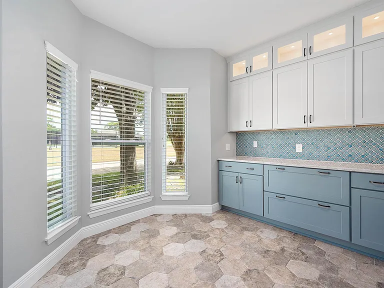 2470 Country Club Dr — Photo 11