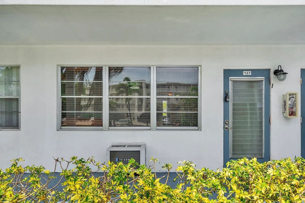 Building Photo - 127 Westbury #G