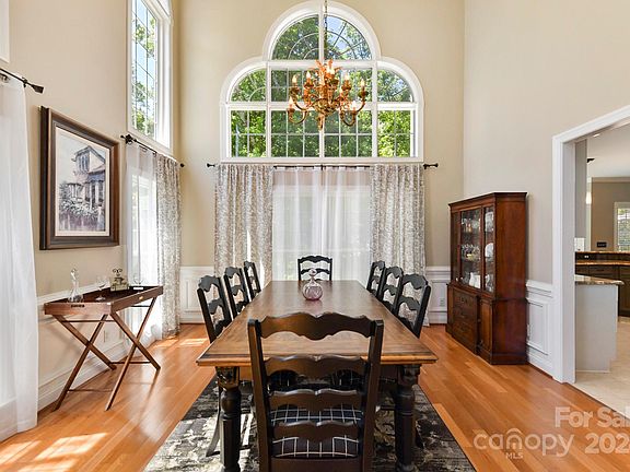 5th image of 3302 Twelve Oaks Pl