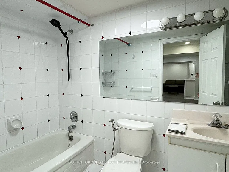 7 Judith Ave #BASEMENT — Photo 8