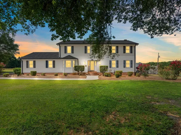 3162 Old Furnace Rd, Boiling Springs, SC 29316