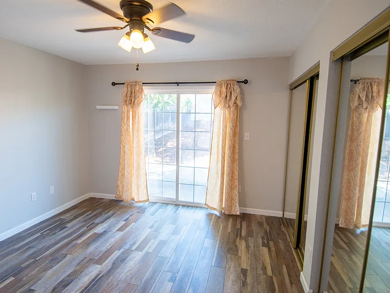 813 Comstock Dr — Photo 12