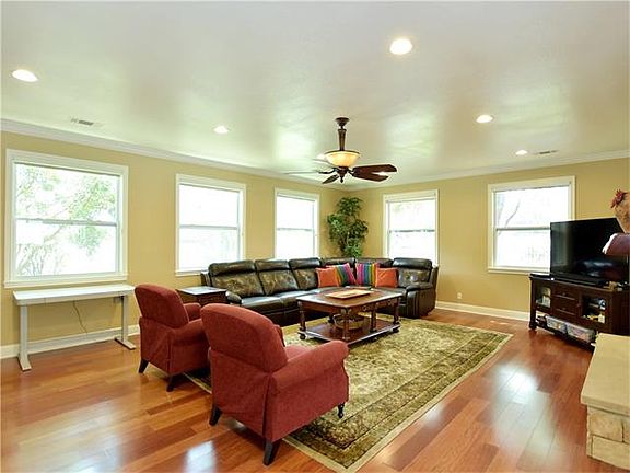 4th image of 43 Autumn Oaks Dr