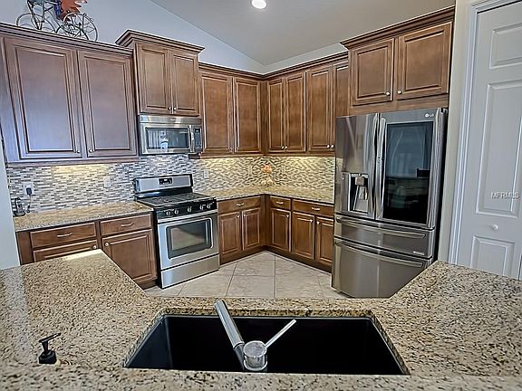 4th image of 8413 Bridgeport Bay Cir