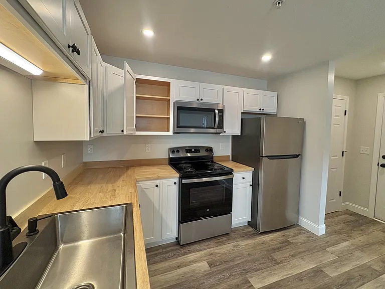 37 Cottage St #E — Photo 15