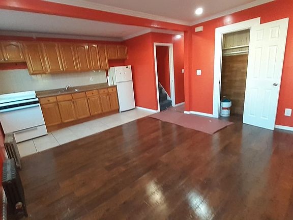 2nd image of 2-114 Augusta Ct #2
