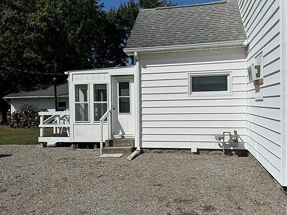 2nd image of 520 E 2nd St