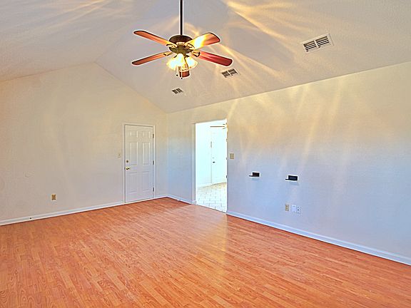 3rd image of 915 Churchfield Dr