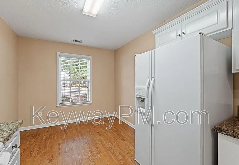 208 Satomi Way — Photo 5