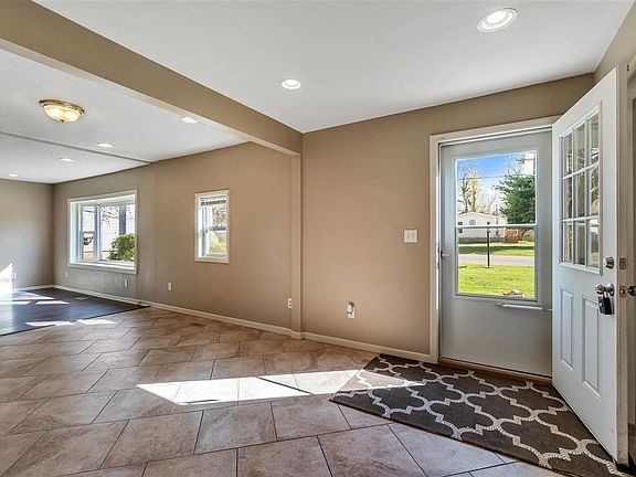 3rd image of 303 S Lakeside Dr