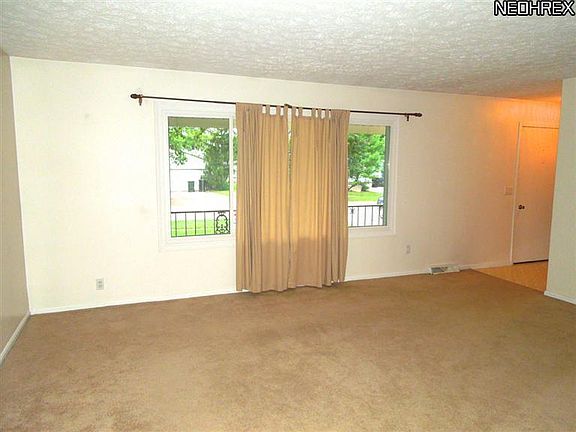 2nd image of 161 Villanova Cir