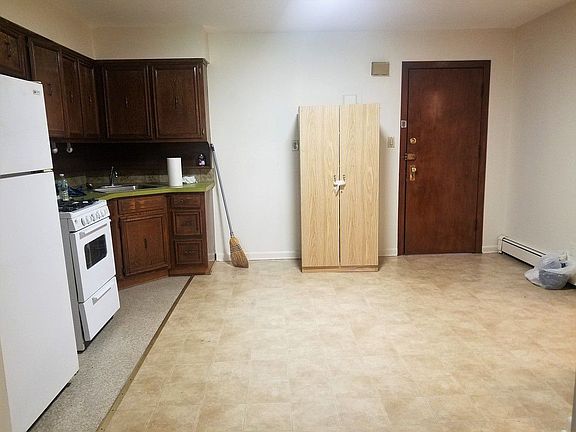 3rd image of 3117 30th St #1