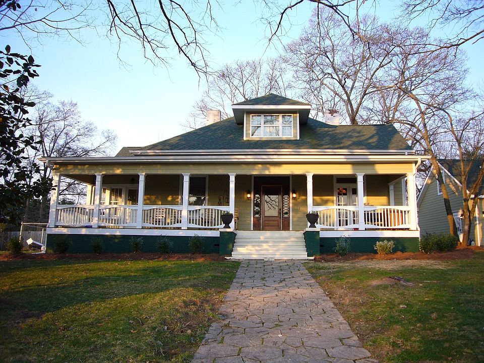 Front of Home w/ large porch