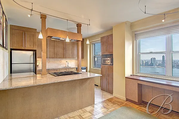 Sold by Bellmarc Realty | media 8