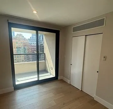 65 E India Row #10G — Photo 12