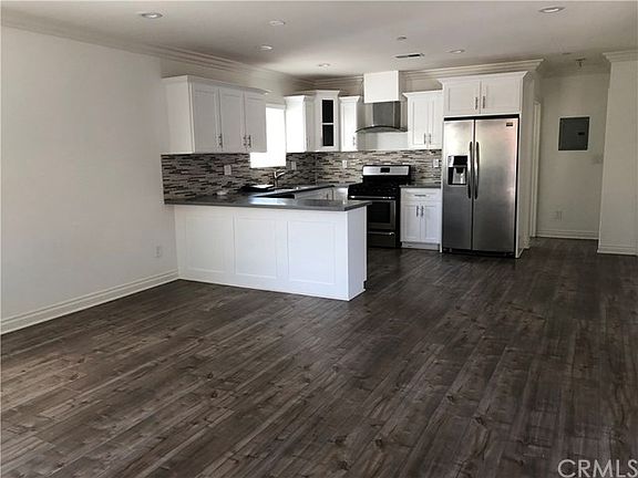 2nd image of 900 W 41st St