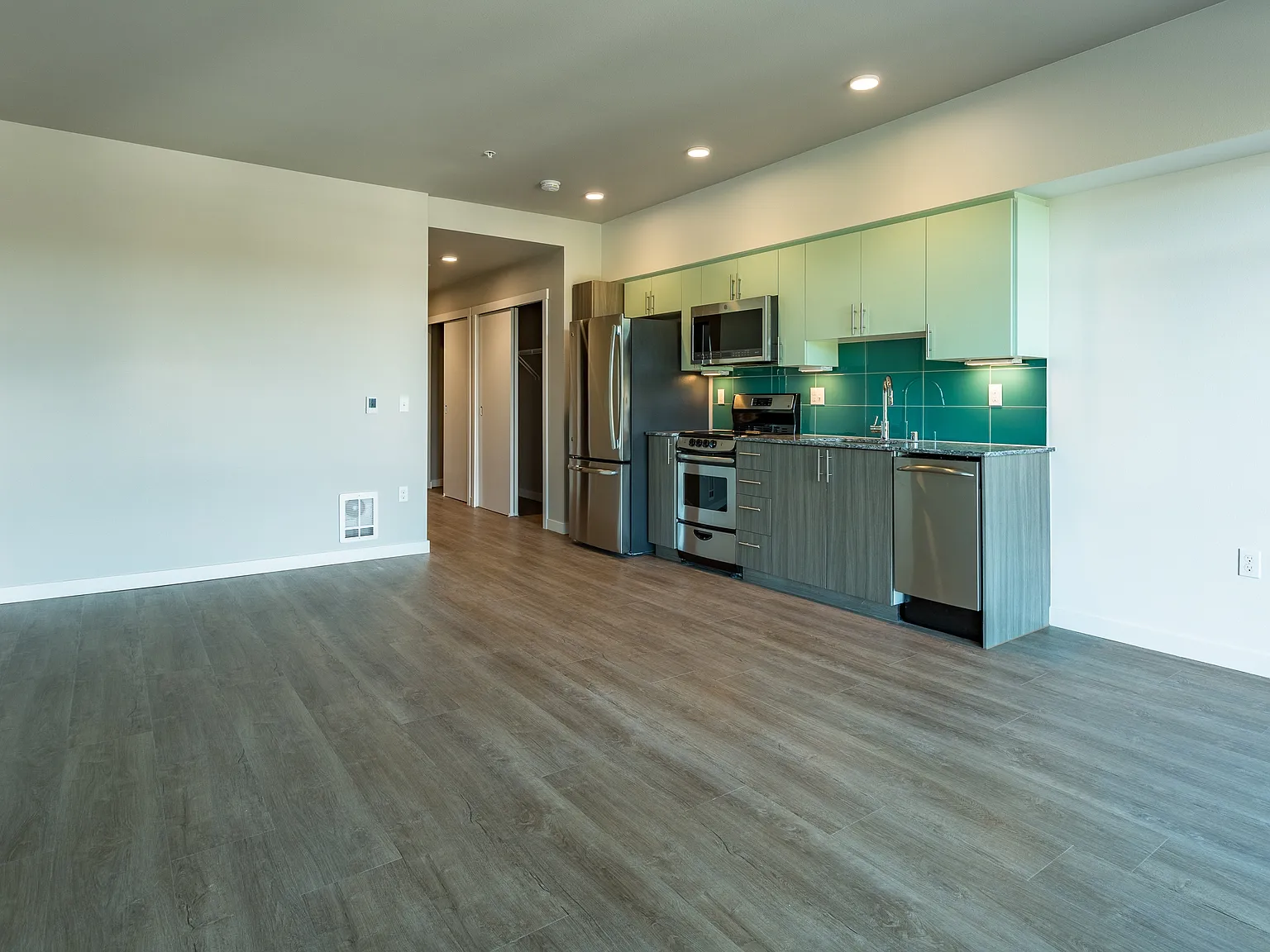 Studio, 528 sqft, $1,995 — Photo 3