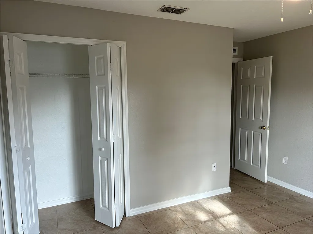 Building Photo - 486 Biscayne Ln