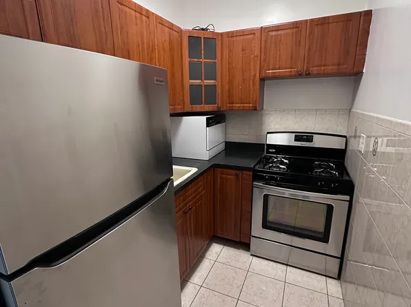 40 Fifth Avenue image 1 of 9