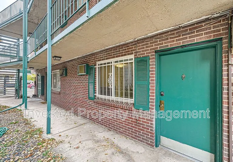1140 N Downing St #102 — Photo 1