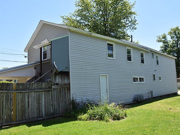 5th image of 130 E Spruce St