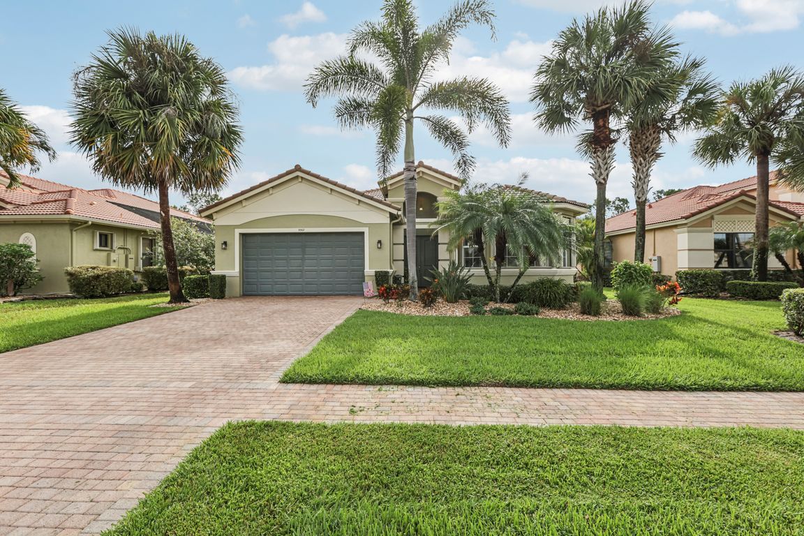 Isles Cay Dr-S0609-001.jpg
