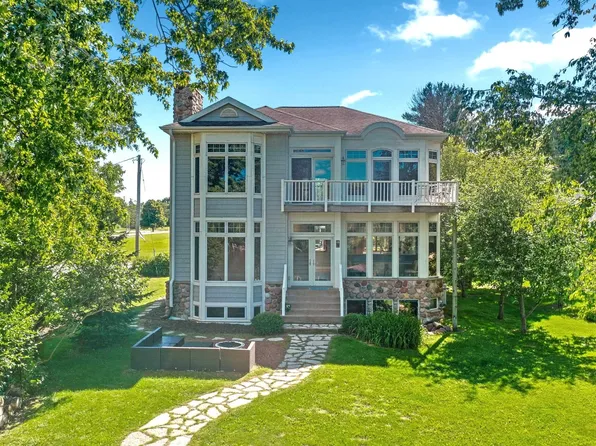 E7353 Welch Rd, Fremont, WI 54940