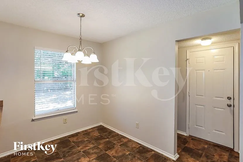 3 bed, 2.0 bath, 1236 sqft, $1,860 — Photo 4