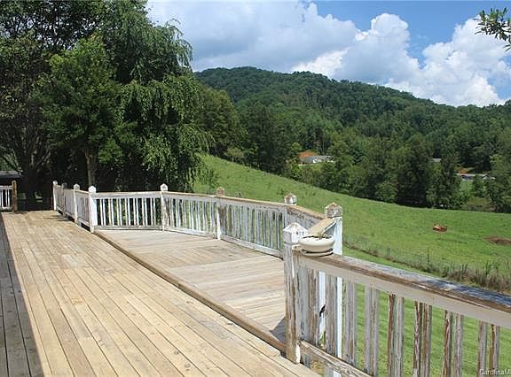 4th image of 201 Miller Ln