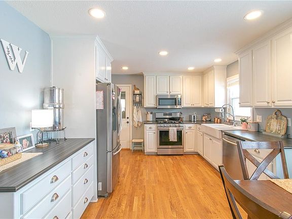 3rd image of 206 W Arctic St