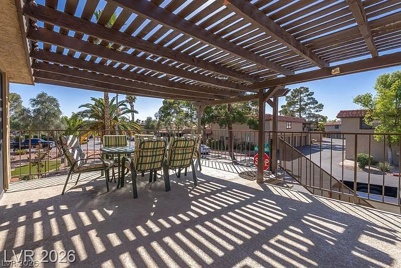 2 bed, 2.0 bath, 924 sqft, $1,550 — Photo 4
