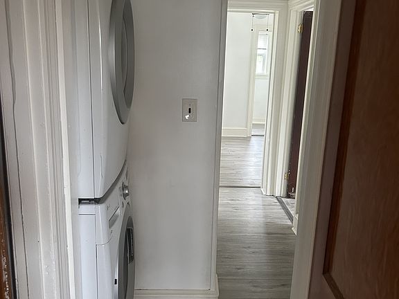 3rd image of 17 W 40th St #1