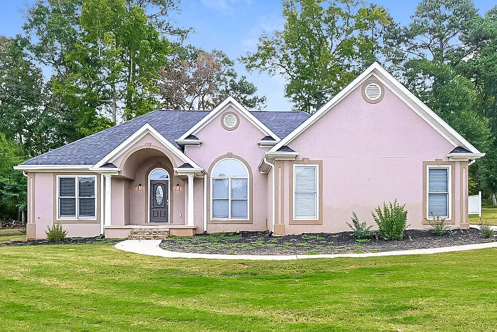 3 bed, 2.0 bath, 2299 sqft, $2,440 — Photo 1