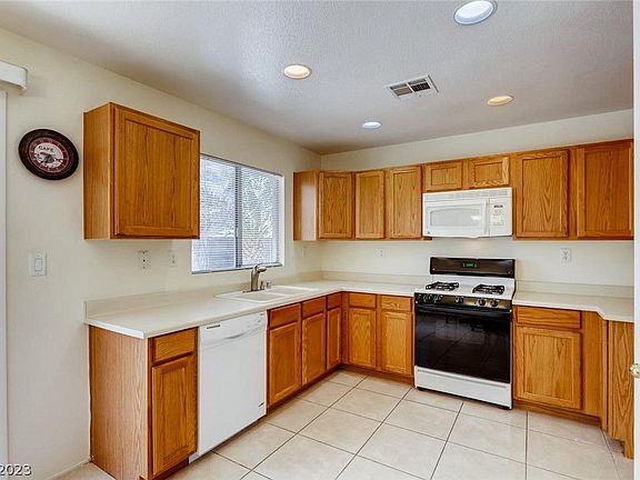 3rd image of 4952 Perrone Ave