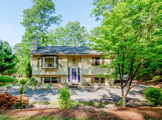 144 Station Hill Rd, Henryville, PA 18332