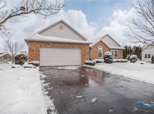 7916 Mead Ln, Holland, OH 43528