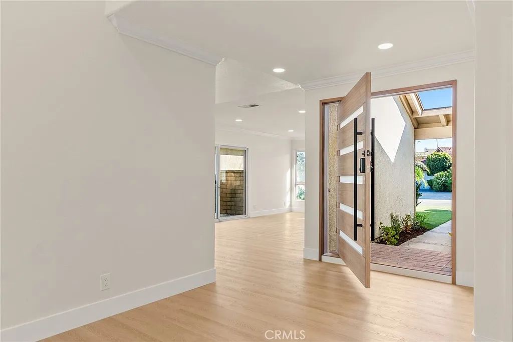 3 bed, 1561 sqft, $5,290 — Photo 3