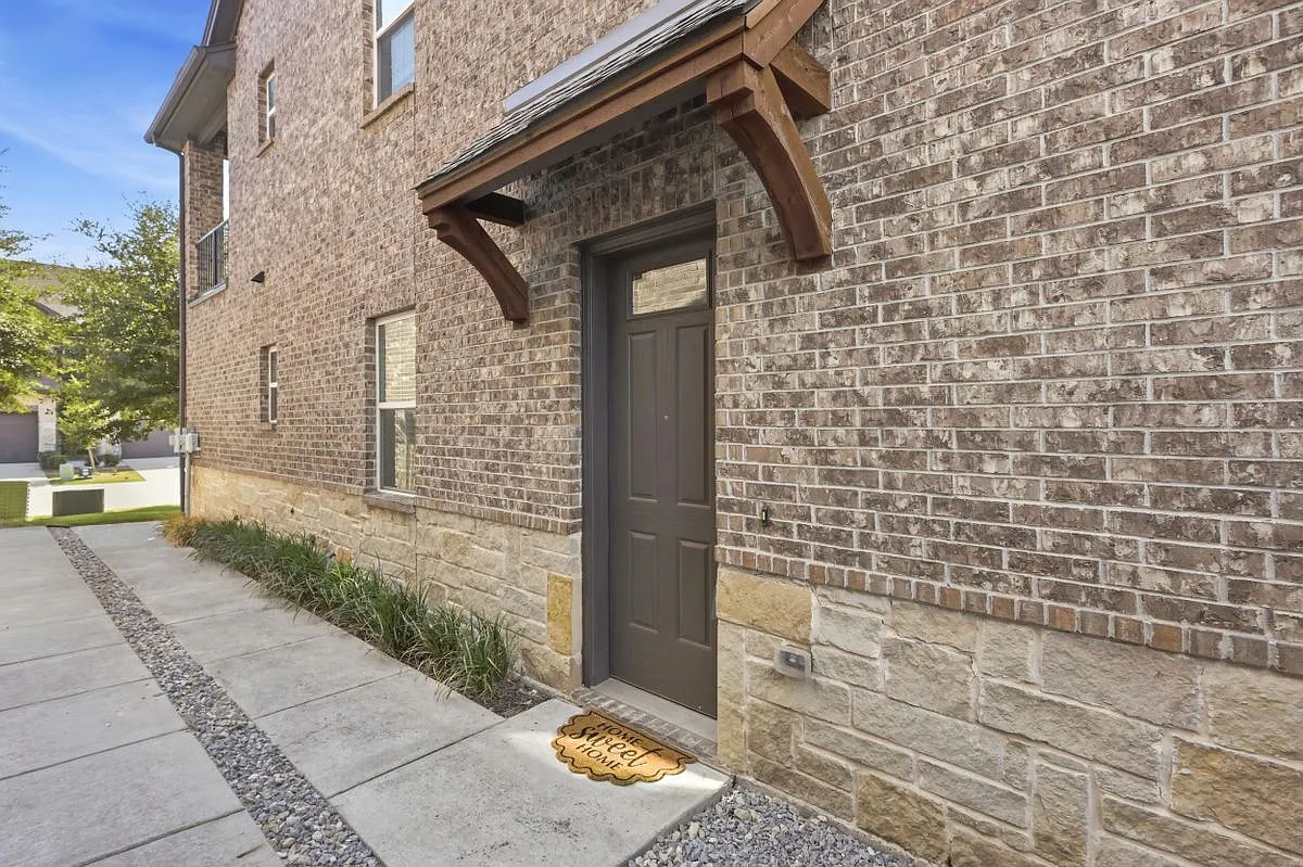 4 bed, 3.0 bath, 1782 sqft, $2,350 — Photo 4