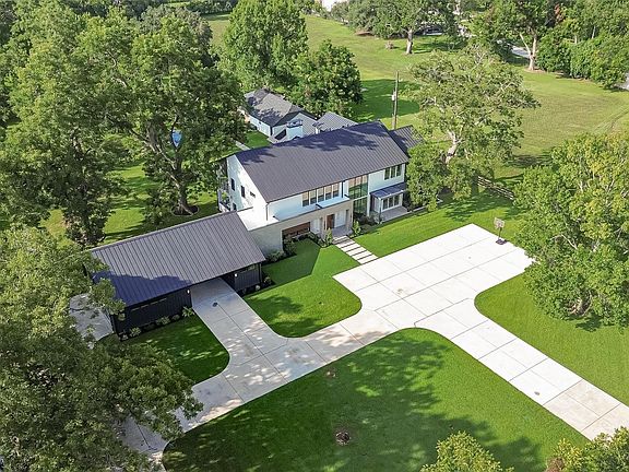 3rd image of 5210 Manor Dr