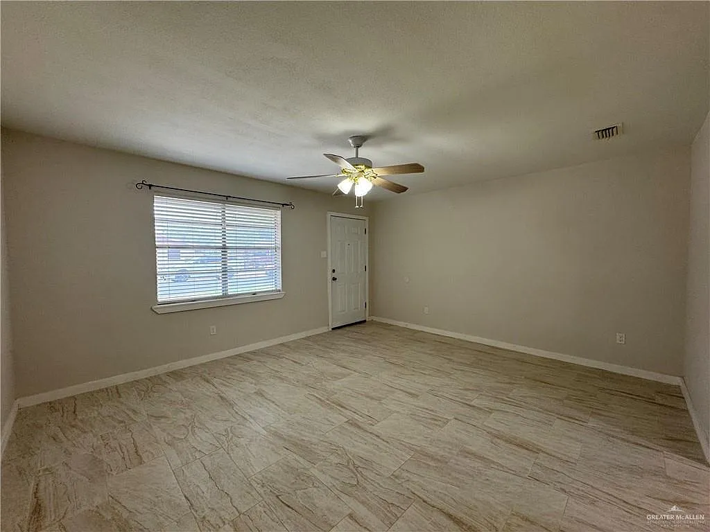 3 bed, 2.0 bath, 1161 sqft, $1,400 — Photo 3