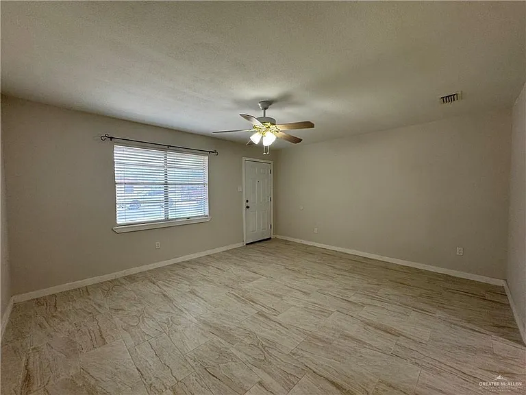 2841 Sycamore Ave — Photo 3